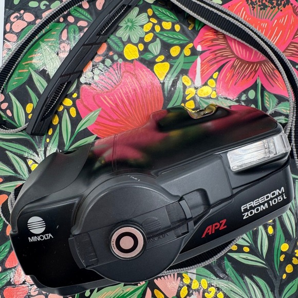 Minolta Other - Minolta Freedom Zoom 105i APZ 35mm Film Camera Black 35-105mm Lens Vintage